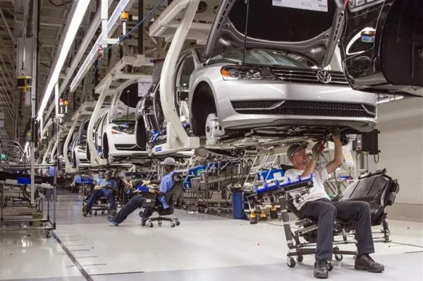 Germanii de la Volkswagen au testat anul acesta posibilitatea construirii unei fabrici la Braşov. Deocamdată am rămas în cărţi