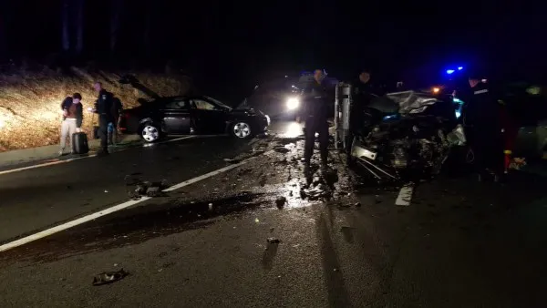 Accident între Codlea și Vlădeni: mașinile făcute praf, şoferi şi pasageri - cu toţii răniți