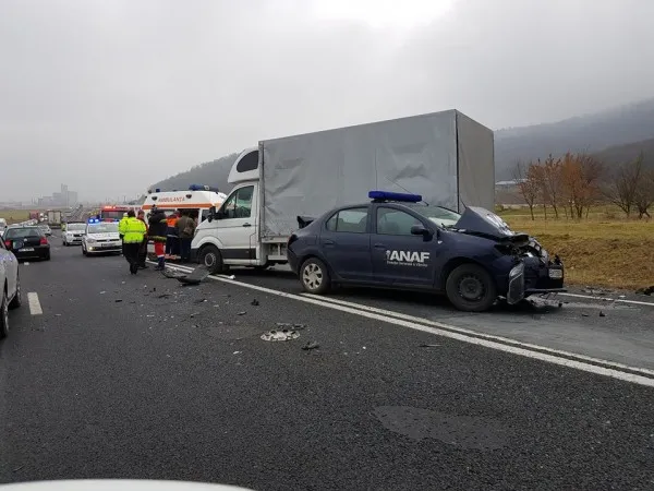 Carambol pe DN 1, cu o maşină ANAF implicată