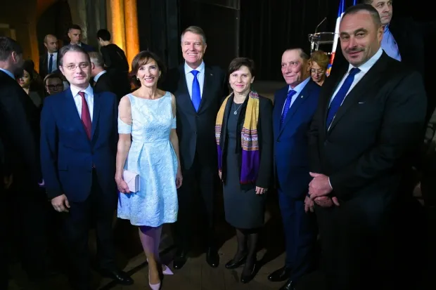 Carmen Iohannis şi rochia de la Paris