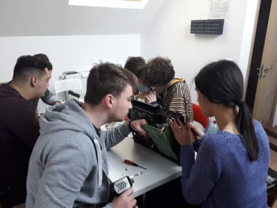 Atelier ştiinţific de electronică pentru studenţii şi liceenii din Braşov