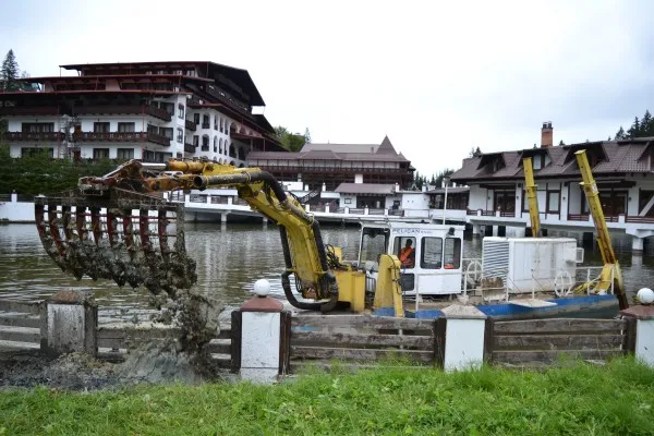 Unităţile turistice din Poiana Braşov care nu au contracte de salubrizare ar putea fi închise