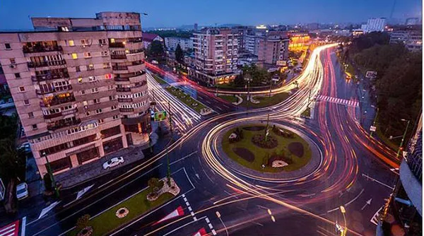 Îngheţat, în spatele blocului
