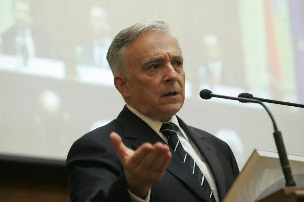 Isărescu avertizează Guvernul: „Întrebaţi orice angajator. Comentariul meu se opreşte aici”
