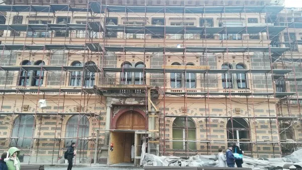 Noua faţadă a Rectoratului, vizibilă pentru câteva ore
