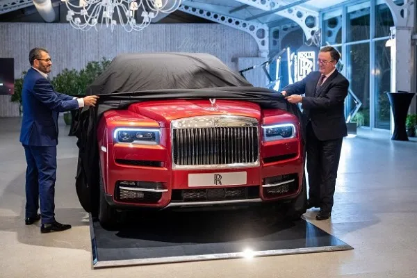 Un braşovean va aduce în România primele SUV-uri Rolls Royce