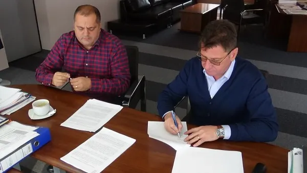Primăria Râşnov a semnat ieri un contract de peste 1,3 milioane de euro pentru reţeaua de apă