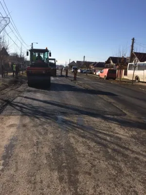 A început turnarea asfaltului şi pe ultima casetă de pe DN73 din judeţul Braşov