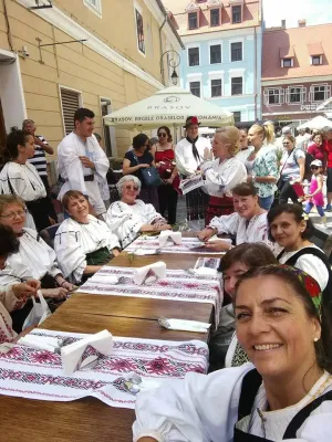 100 de ii la şezătoarea dedicată Centenarului, la Cetatea Făgăraş