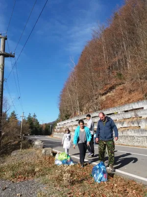 Poliţiştii şi voluntarii au curăţat o zonă a Transfăgărăşanului