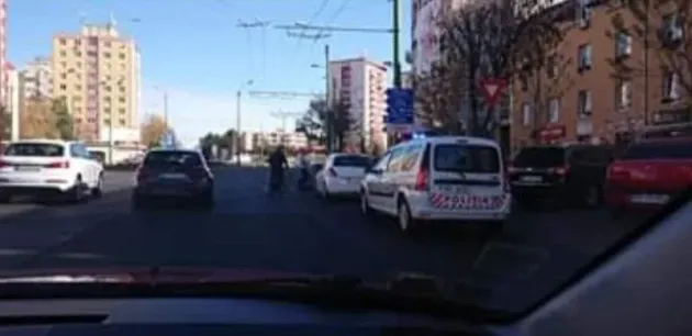 Biciclist lovit de o maşină, la Gemenii