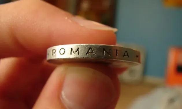 3 din 5 români pun bani la ciorap, în timp ce 1 din 4 se împrumută de la familie, prieteni sau de la bancă pentru plata facturilor