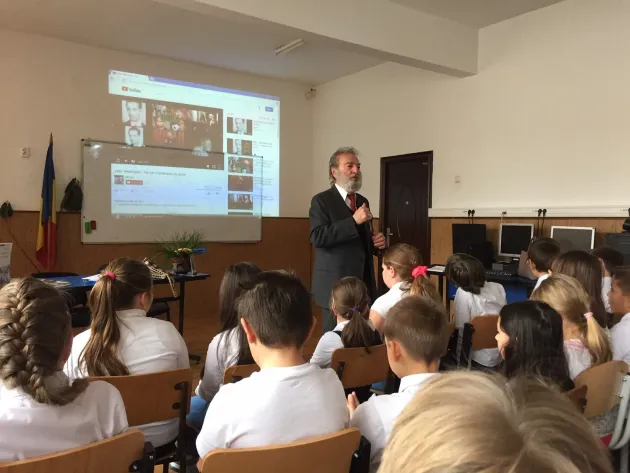 Ceas de Centenar la Şcoala 1 din Braşov