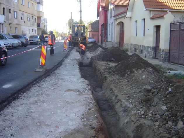După canalizare, asfaltare de străzi şi amenajarea de parcări şi trotuare în două localităţi