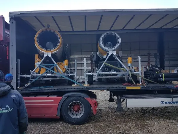 Două tunuri de zăpadă de ultimă generaţie, în Poiana Braşov 