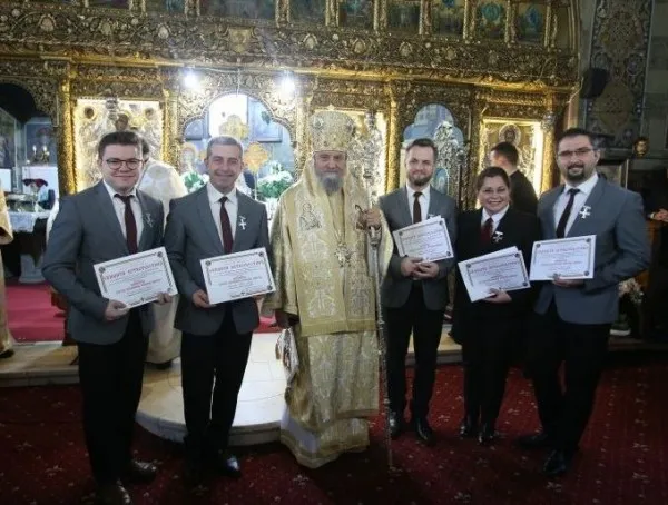 Anatoly oferă, de Crăciun, „Colind României”
