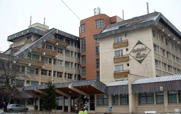 Ţinut în viaţă de aparate. Băieţelul de 10 ani găsit cu ştreangul de gât nu 
s-a trezit încă din comă
