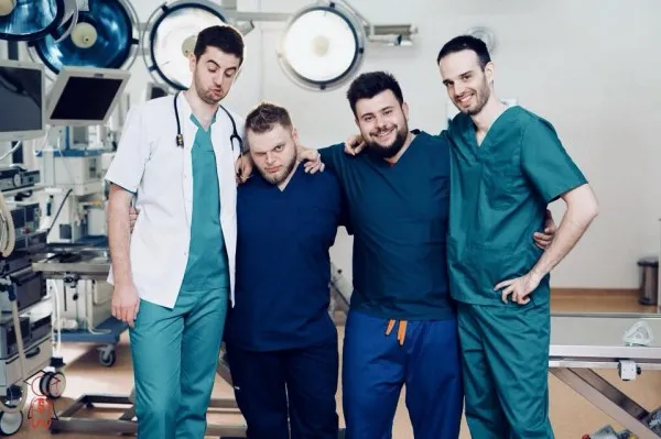 4 din 5 oameni se trezesc obosiţi. Câţiva tineri au creat aplicaţia care te ajută să ai un somn liniştit