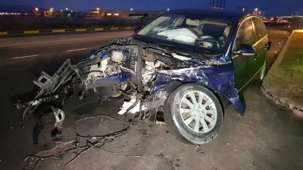 Eveniment rutier cu patru mașini implicate, pe DN 1: Uneia i-a „zburat” motorul peste șosea