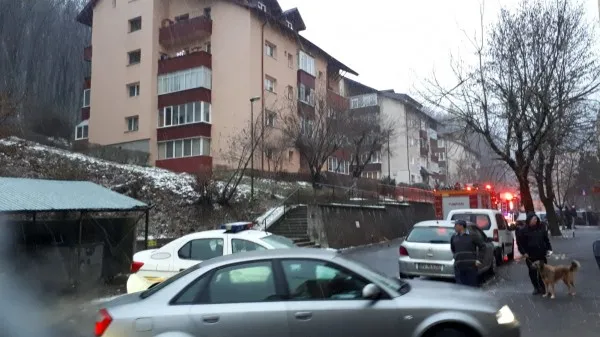 Au oprit incendiul la uşa dormitorului
