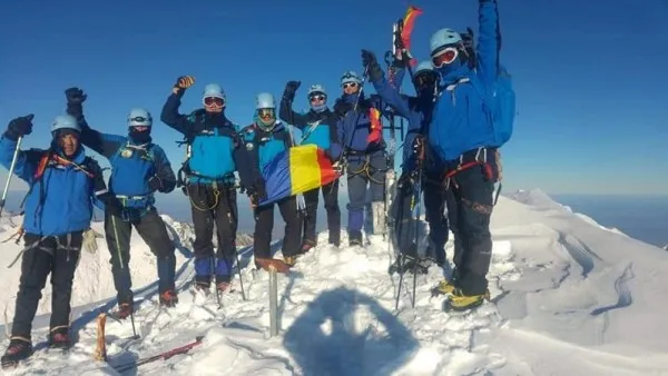 Centenarul, sărbătorit de braşoveni şi în cel mai înalt loc din România