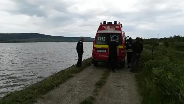 Pompierii „păcăliţi” că un copil a fost luat de apele Oltului