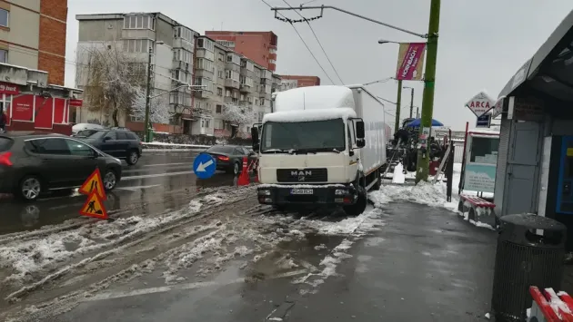 Braşovul, plin de tranşee săpate de reţelişti 