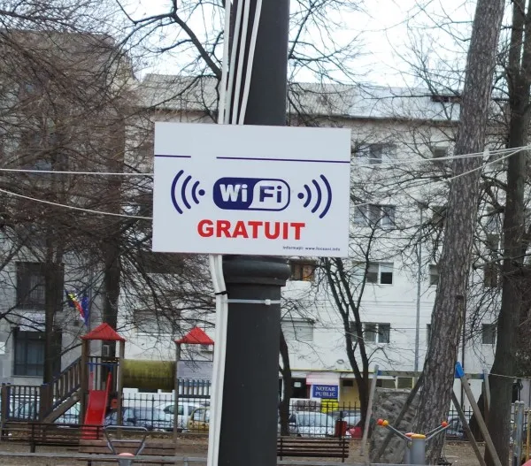Internet gratuit în Piaţa Sfatului, pe strada Republicii şi în 3 parcuri din Braşov