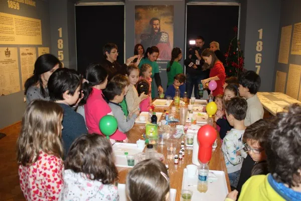 Au umflat un balon fără ca măcar să pună gura pe el