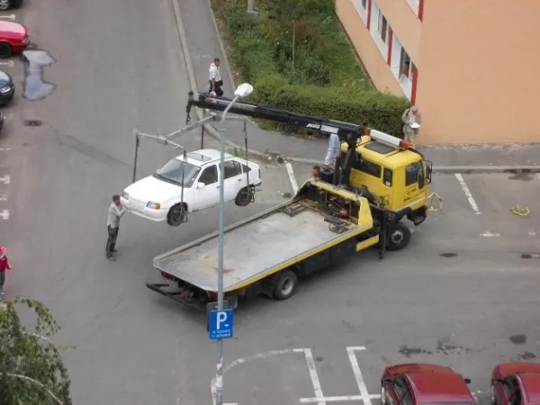 A 4-a tentativă de concesionare a activităţii de ridicare a maşinilor parcate aiurea