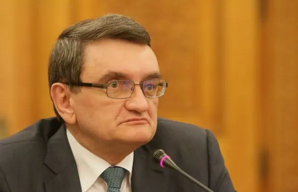 CCR a declarat neconstituţională pensia specială a lui Victor Ciorbea, Avocatul Poporului