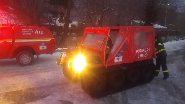 A născut cu medicii „la telefon”. Bebelușul va fi adus la Brașov cu o șenilată