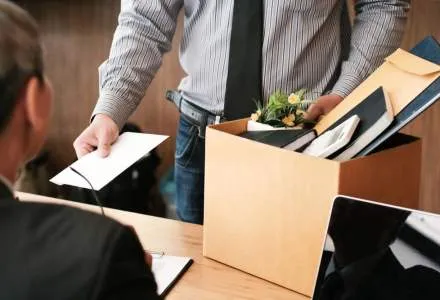 Doi din cinci angajaţi vor alt loc de muncă