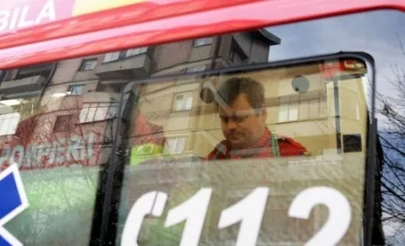 Și-a uitat cheile și a vrut să intre în casă pe geam. N-a ajuns decât la etajul 1...