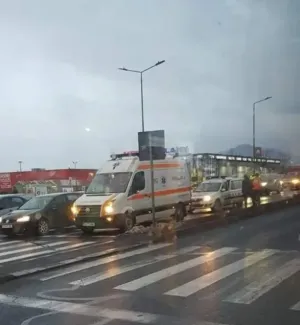 4 pietoni loviţi pe trecere în 40 de minute. Calea Bucureşti, Zizinului, Independenţei