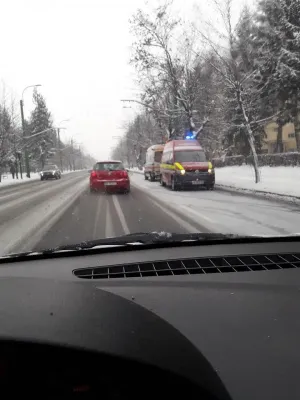 SMURD-ul, chemat pe Bulevardul Saturn pentru două femei intoxicate cu fum