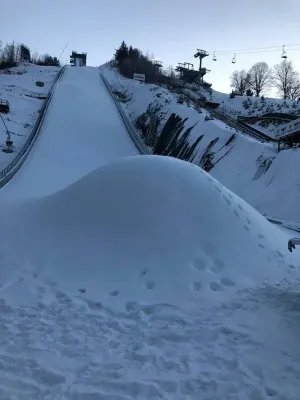 Cele mai bune săritoare cu schiurile din lume vin pe 25 ianuarie la Râşnov 