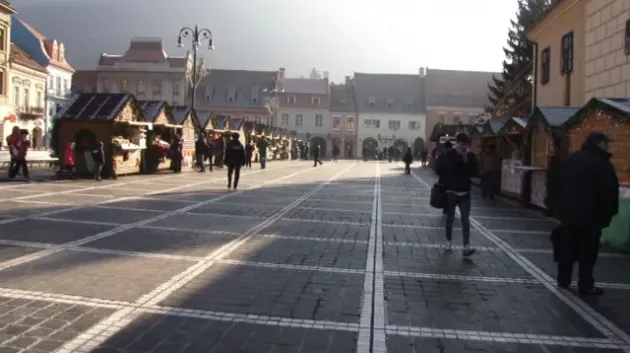 Bătaie „2 la 2” în Piaţa Sfatului