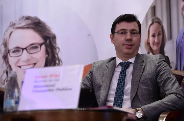 Sunt echipe de doi oameni care atrag, în urma unui control fiscal, peste 100 milioane euro