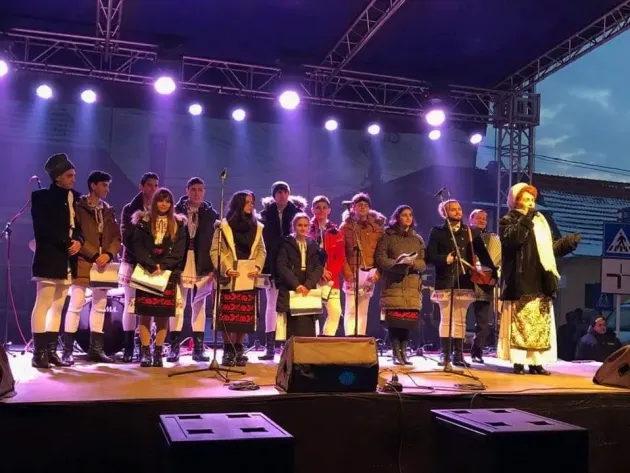 Ghimbavul, pregătit festiv pentru sărbătorile de iarnă şi alte evenimente