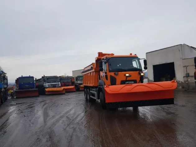 Drumarii din judeţ au primit două camioane noi 