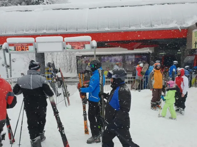 Noua replică a turiştilor din Poiana Braşov: „Lasă vraja asta de Braşov”
