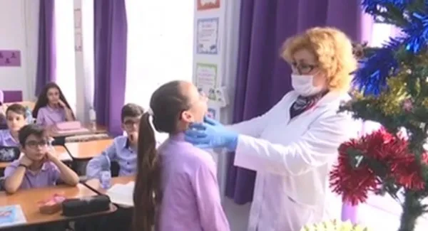 Reîncepe şcoala. Ministerul Educaţiei vorbeşte de triaje „severe”