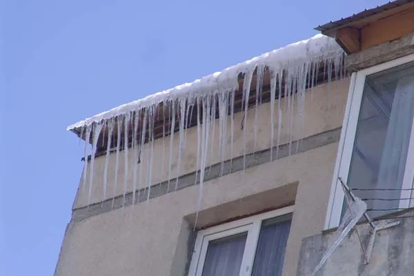 A  început campania „antiţurţuri” în Braşov