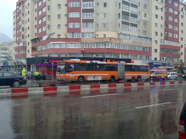 SMURD, Poliţie pe Calea Bucureşti. Pasager căzut în autobuz