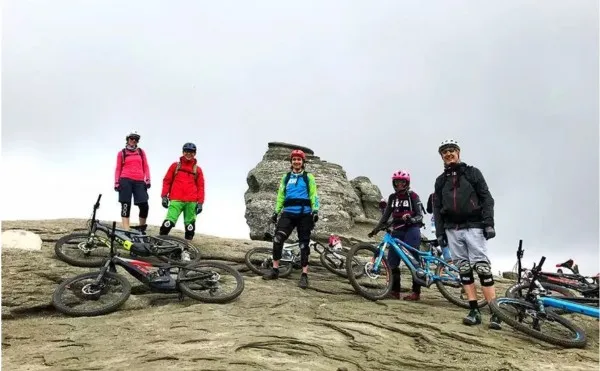 Cu bicicleta electrică pe Vârful Omu. Ideea unui braşovean, finanţată de UE