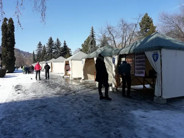 Mărţişoarele cu motive tradiţioanele româneşti, în trend în acest an