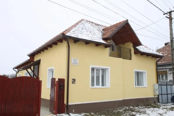 IPS Laurenţiu a sfinţit casa parohială de la Sâmbăta de Sus