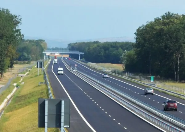 Un pas mic pentru bucăţica de autostradă dintre Cristian şi Râşnov: avizul pentru scurgerea apelor meteorice de pe şantier