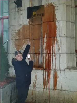 „Mai erau câţiva magistraţi în genunchi, nu erau încă toţi pe burtă”